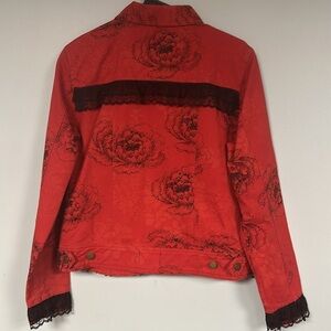 Metrostyle,  Red & Black!  Roses & Lace!  classic cotton denim jacket. Size10